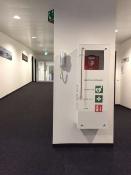 Wandschrank Defibrillator Versicherung